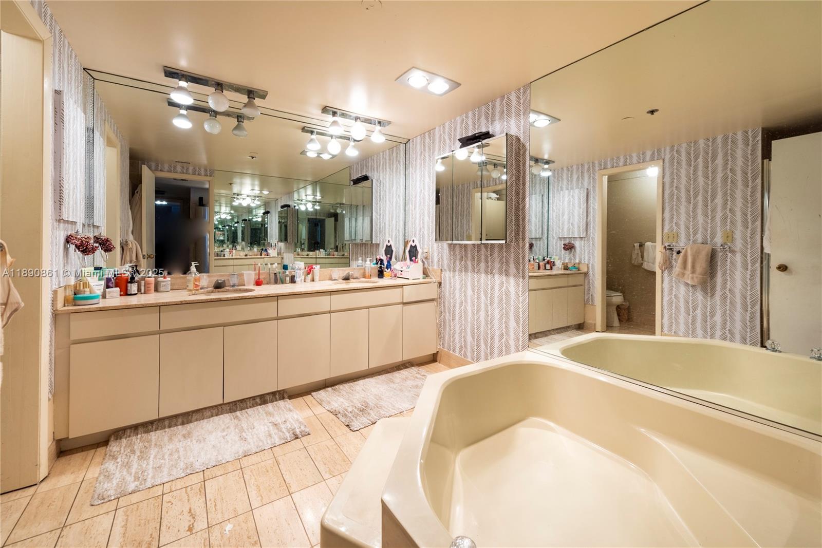 THE TIFFANY OF BAL HARBOU - Residential