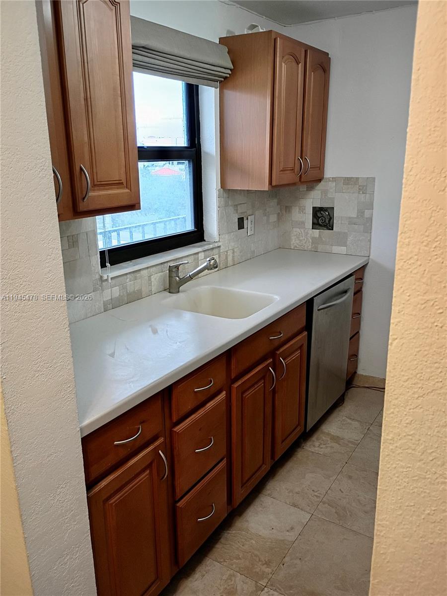 WEST SIDE PLAZA CONDO - Residential Lease