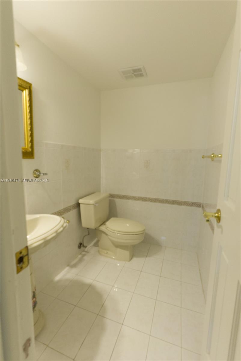 WEST SIDE PLAZA CONDO - Residential Lease