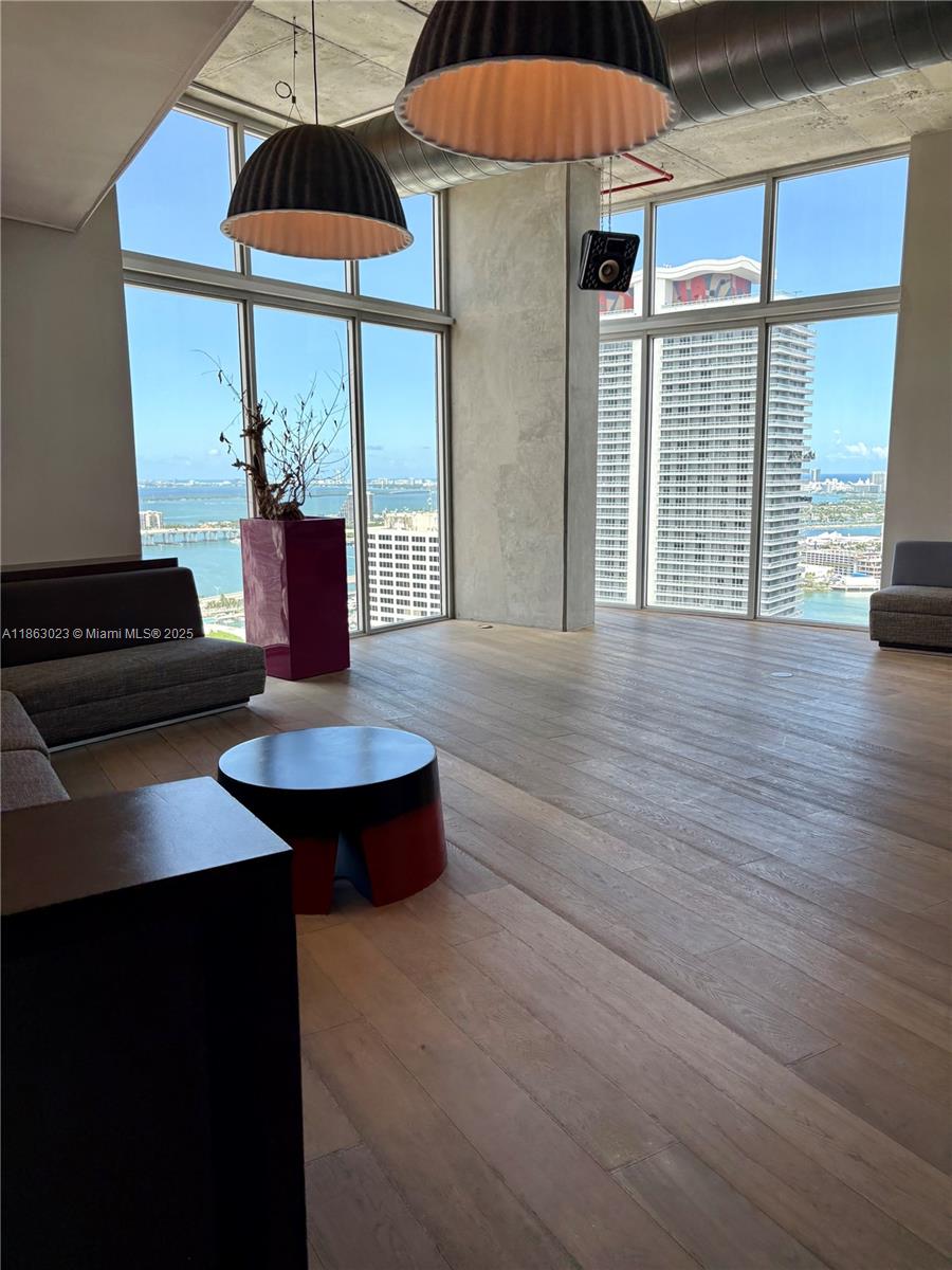 CENTRO CONDO - Residential