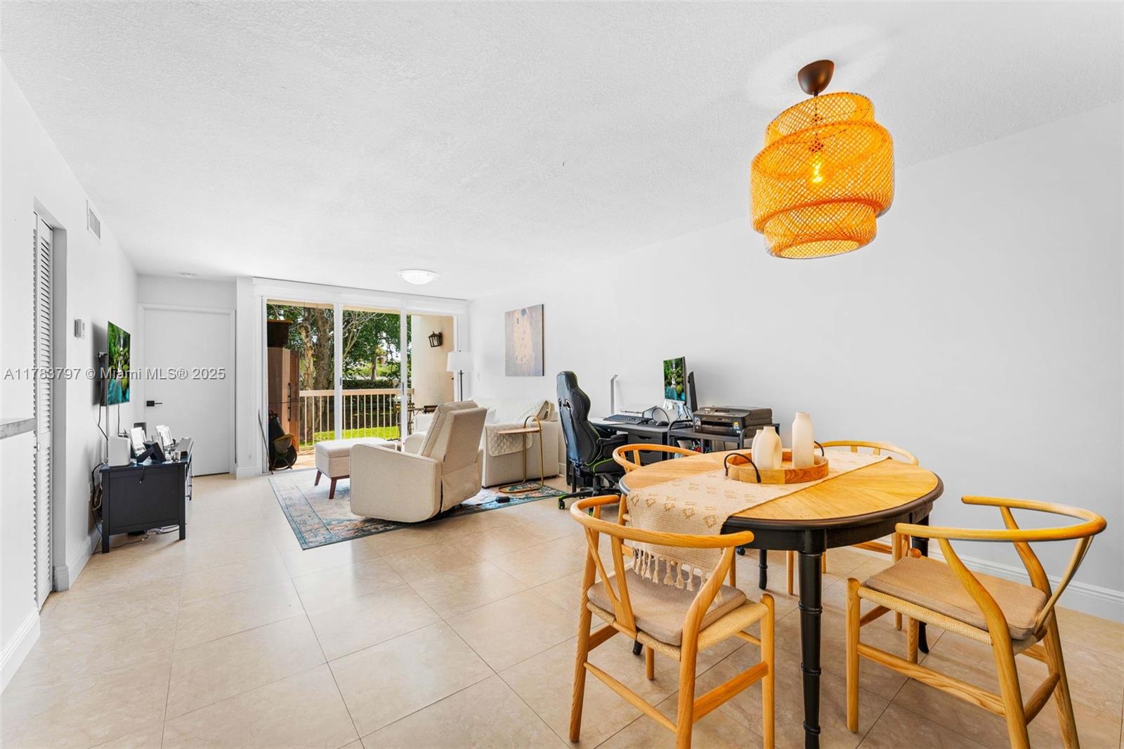 4681 Nw 97th Ct 28, Doral, Miami-Dade County, Florida - 1 Bedrooms  
2 Bathrooms - 