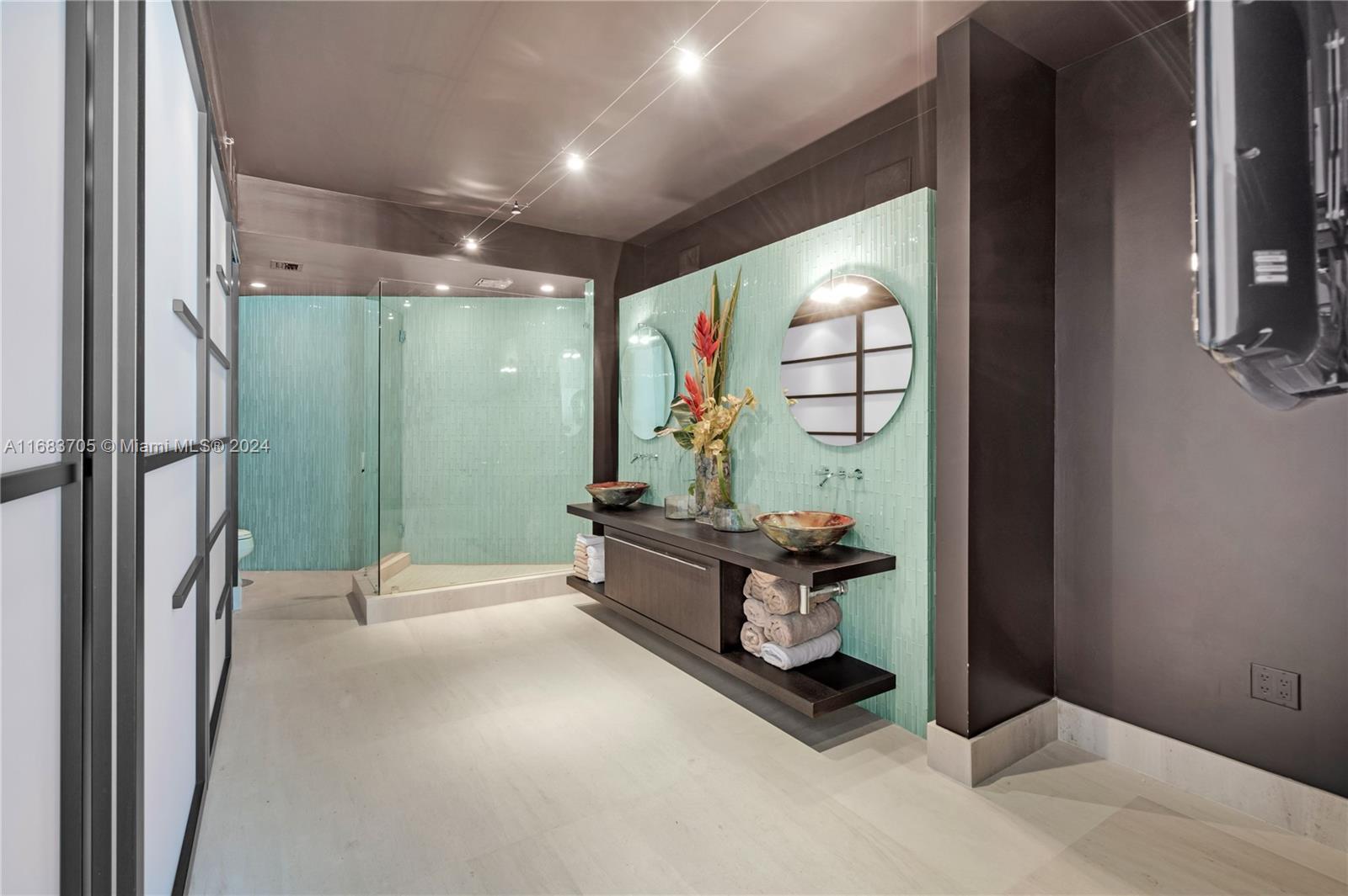 PORTOFINO TOWER CONDO - Residential