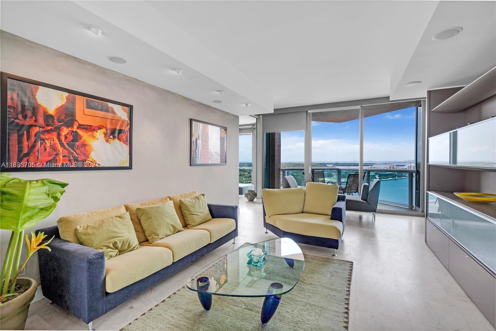 300 S Pointe Dr 2102