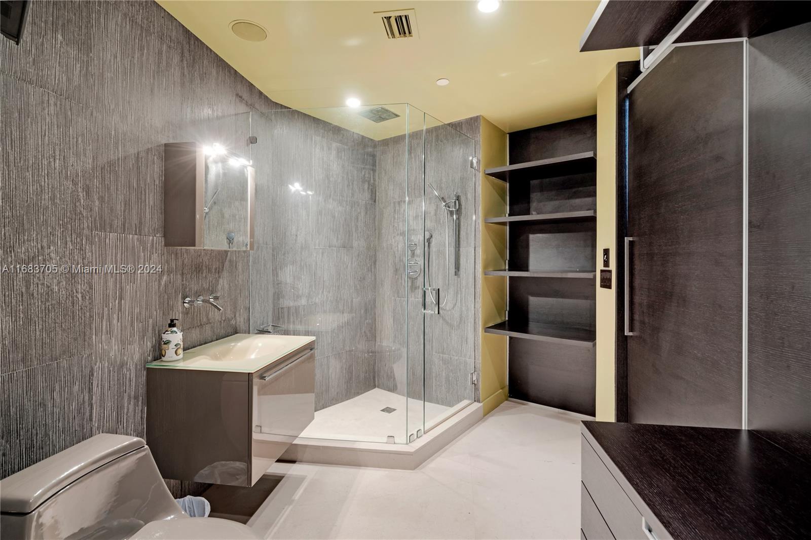 PORTOFINO TOWER CONDO - Residential