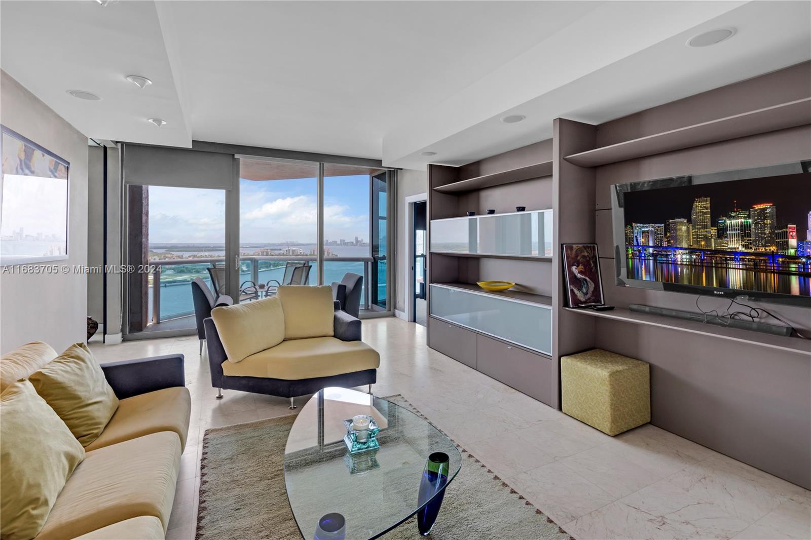 300 S Pointe Dr 2102