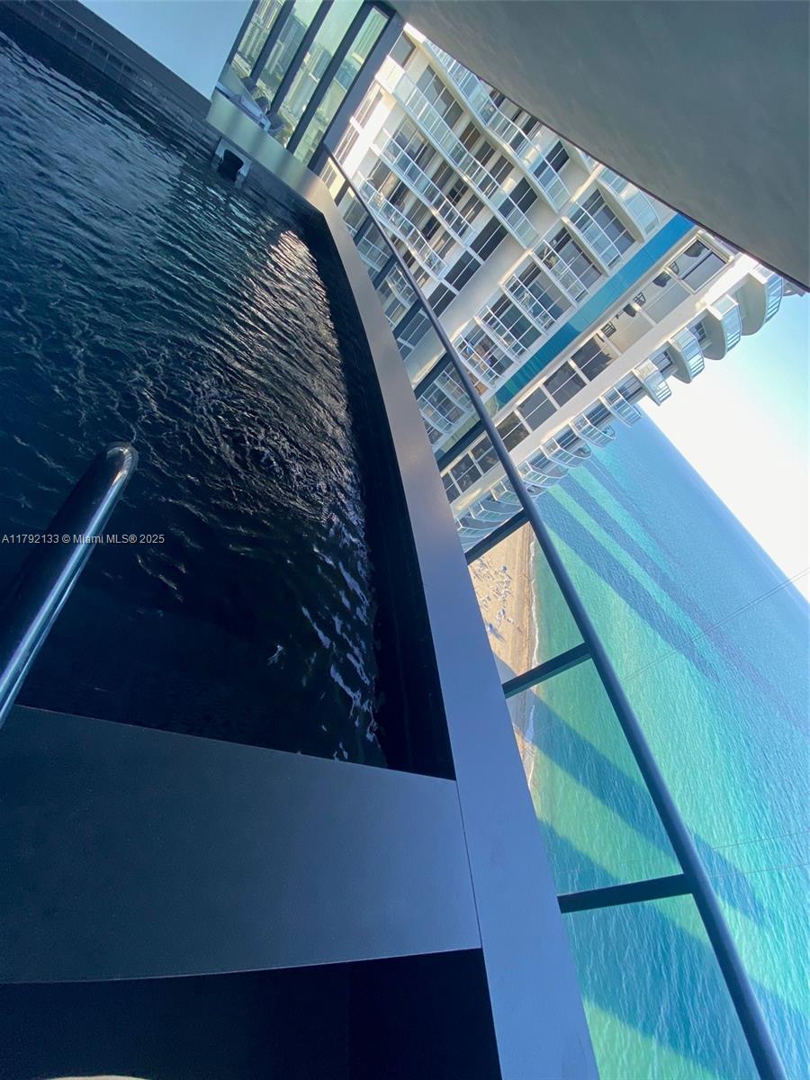 18555 COLLINS AVENUE COND - Residential