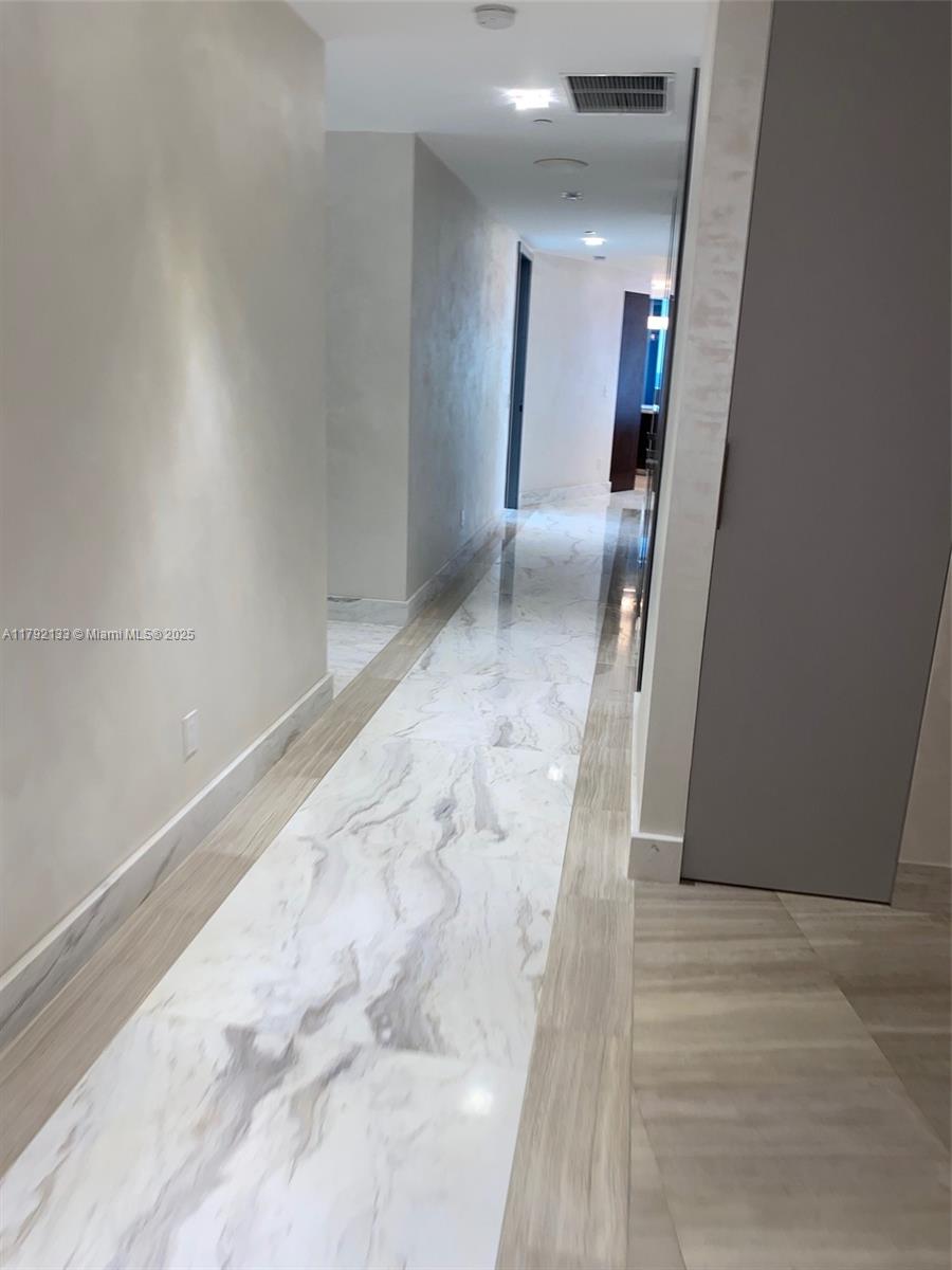 18555 COLLINS AVENUE COND - Residential