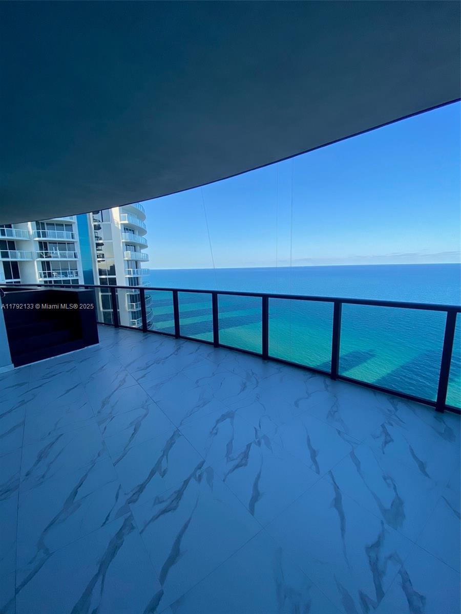 18555 COLLINS AVENUE COND - Residential