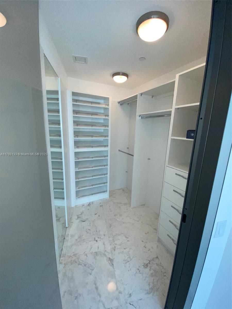 18555 COLLINS AVENUE COND - Residential