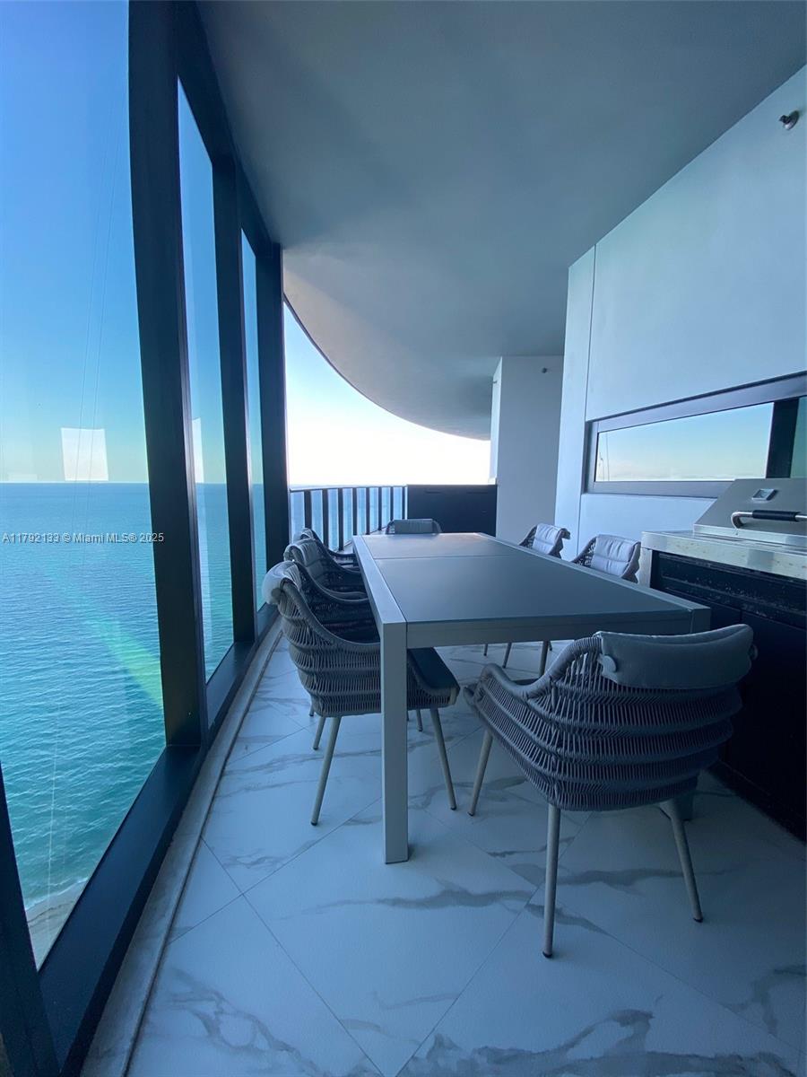 18555 COLLINS AVENUE COND - Residential