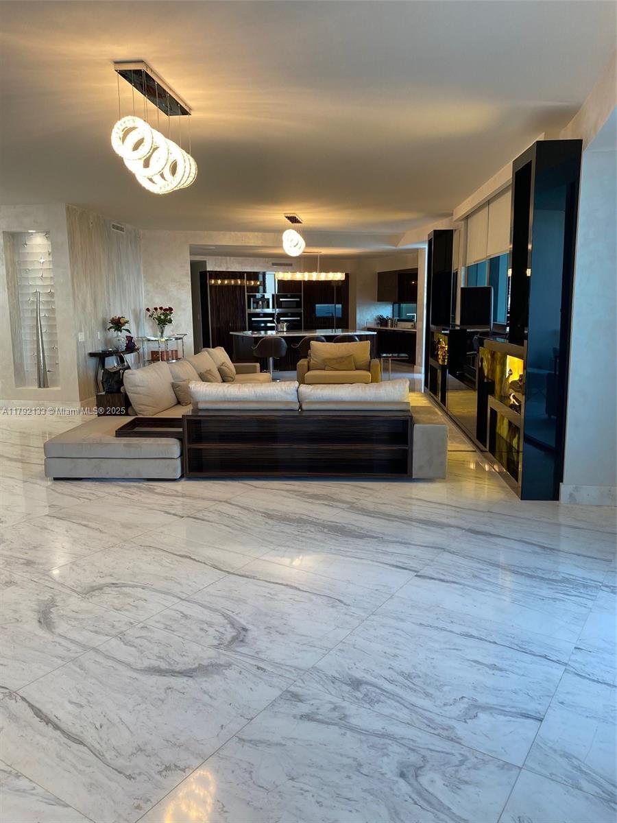 18555 COLLINS AVENUE COND - Residential