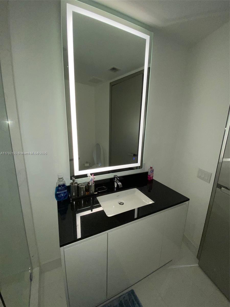 18555 COLLINS AVENUE COND - Residential