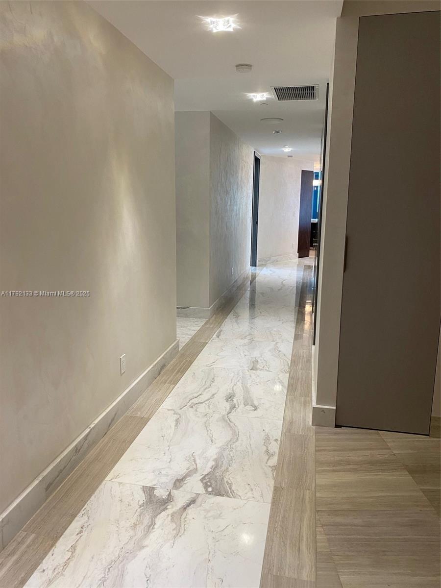 18555 COLLINS AVENUE COND - Residential