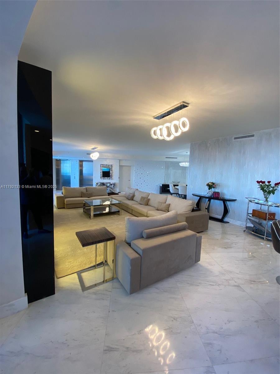 18555 COLLINS AVENUE COND - Residential