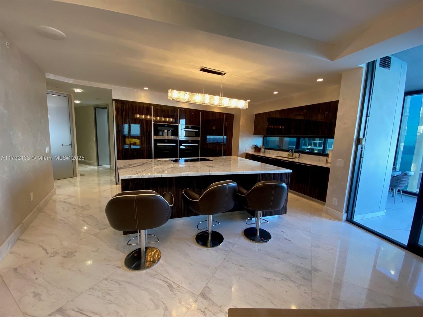 18555 COLLINS AVENUE COND - Residential
