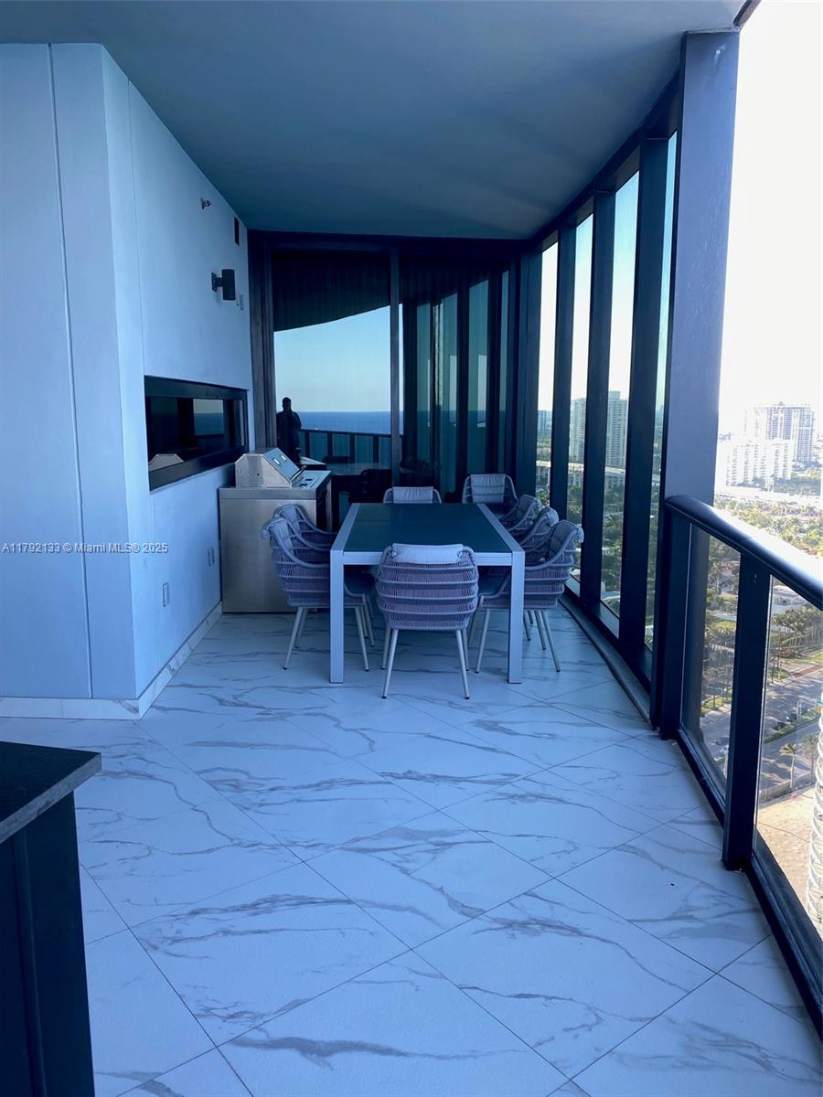 18555 COLLINS AVENUE COND - Residential