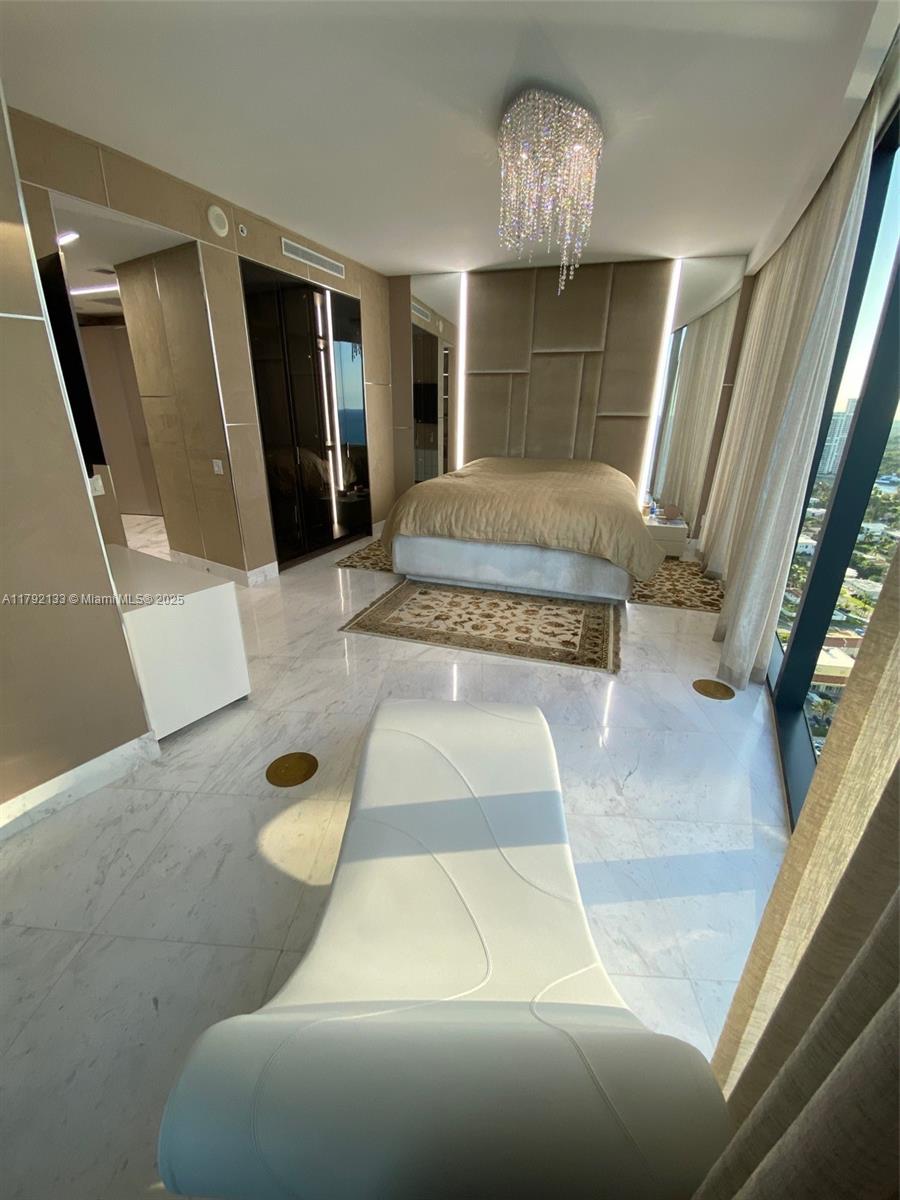 18555 COLLINS AVENUE COND - Residential