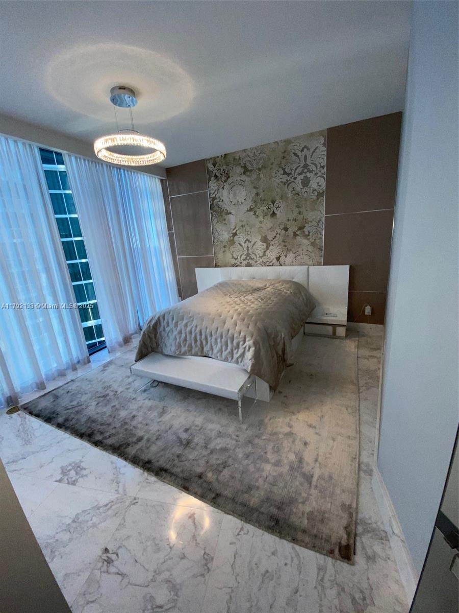 18555 COLLINS AVENUE COND - Residential