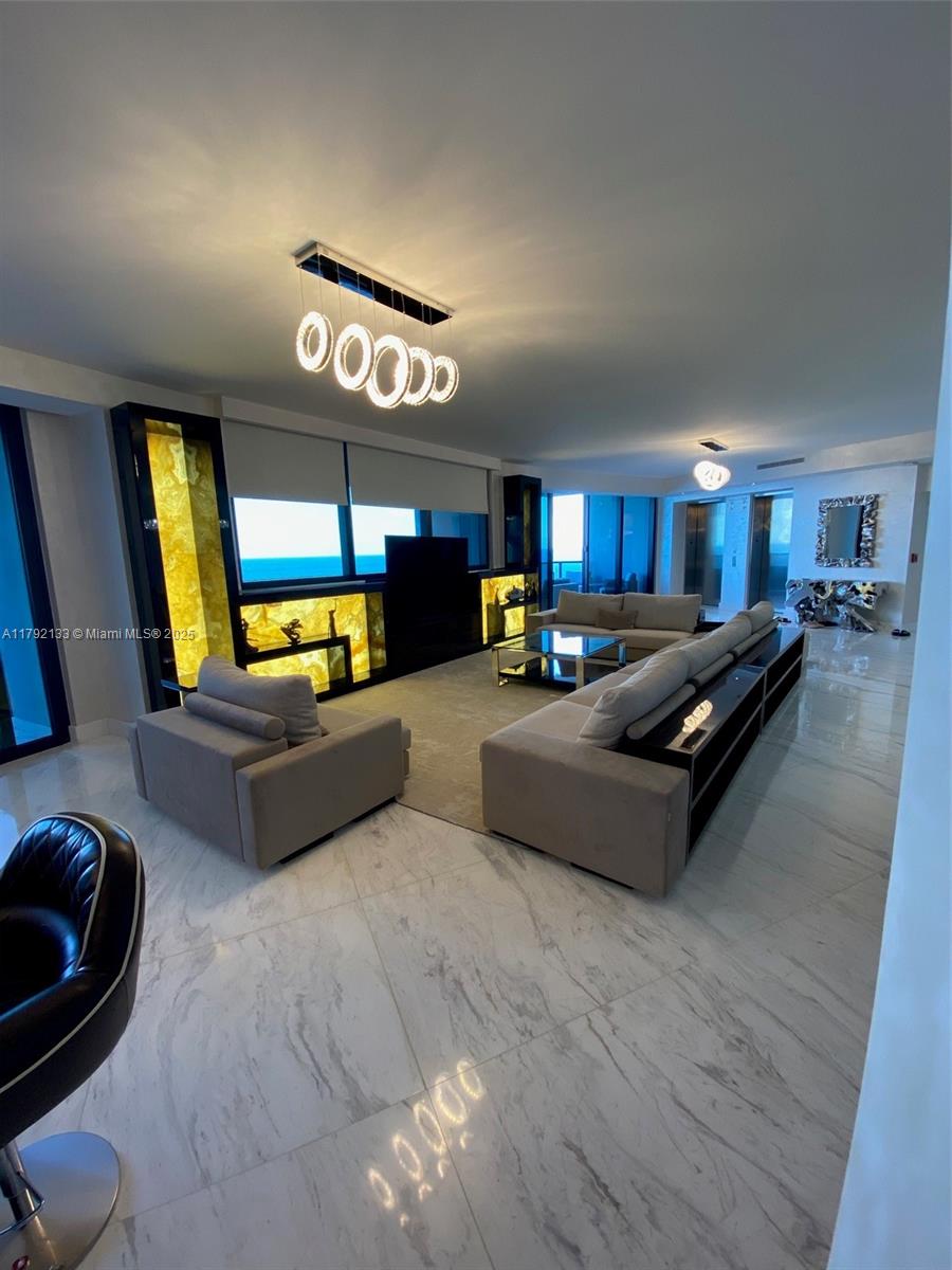 18555 COLLINS AVENUE COND - Residential