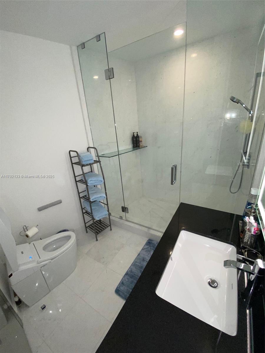 18555 COLLINS AVENUE COND - Residential
