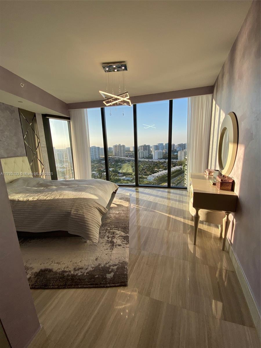 18555 COLLINS AVENUE COND - Residential