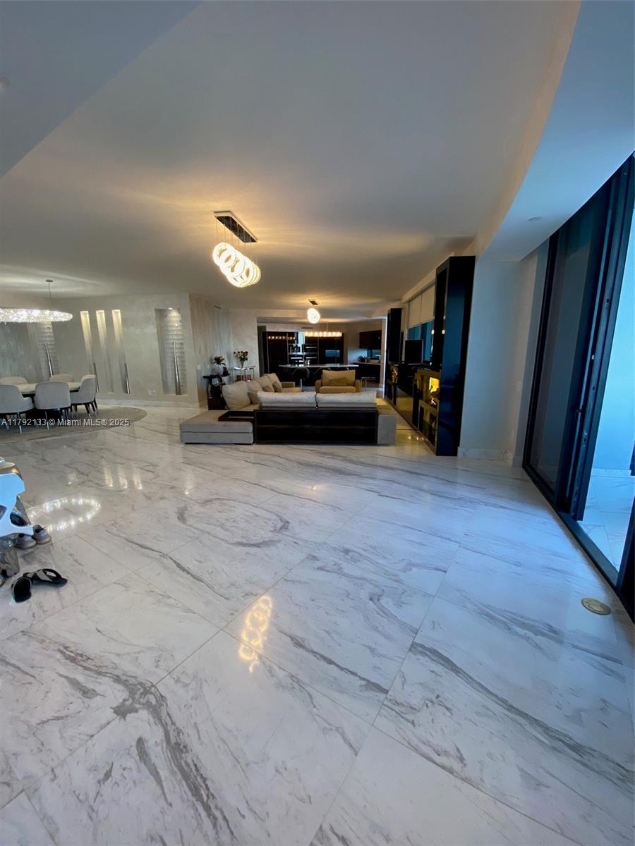 18555 COLLINS AVENUE COND - Residential