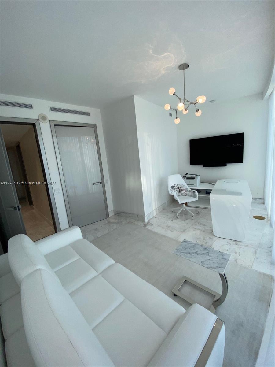18555 COLLINS AVENUE COND - Residential