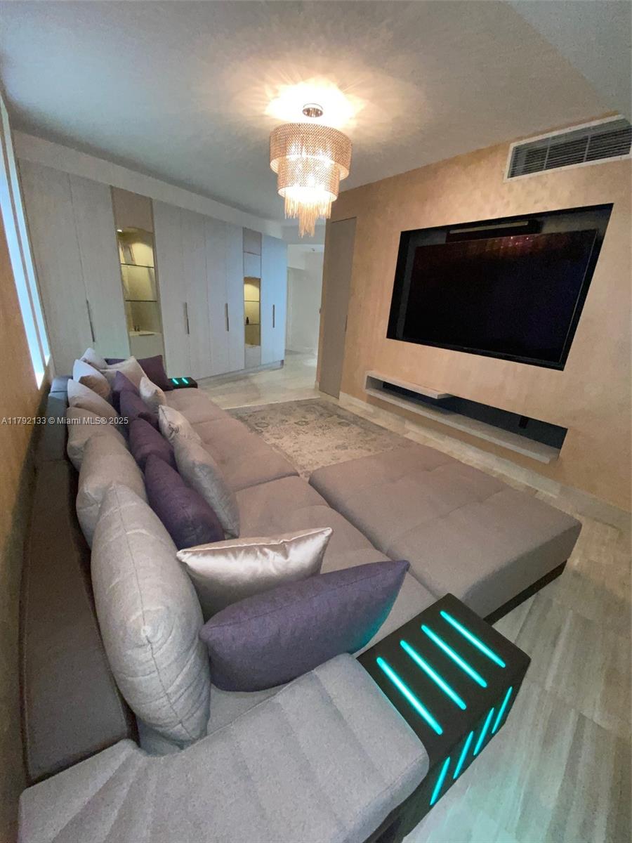 18555 COLLINS AVENUE COND - Residential