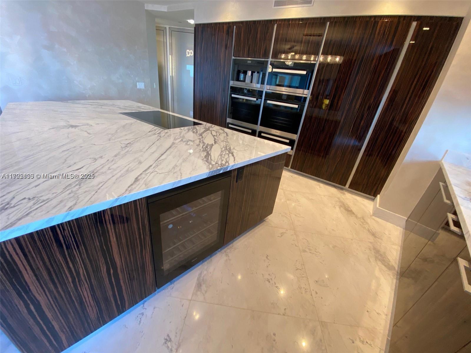 18555 COLLINS AVENUE COND - Residential