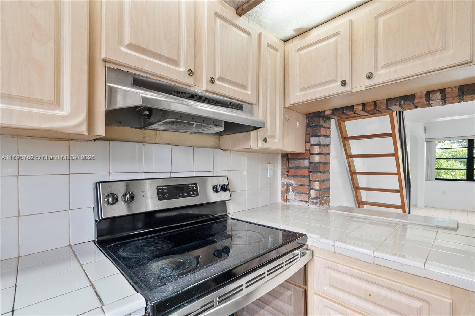 LA ARBOLEDA VILLAGE CONDO - Residential