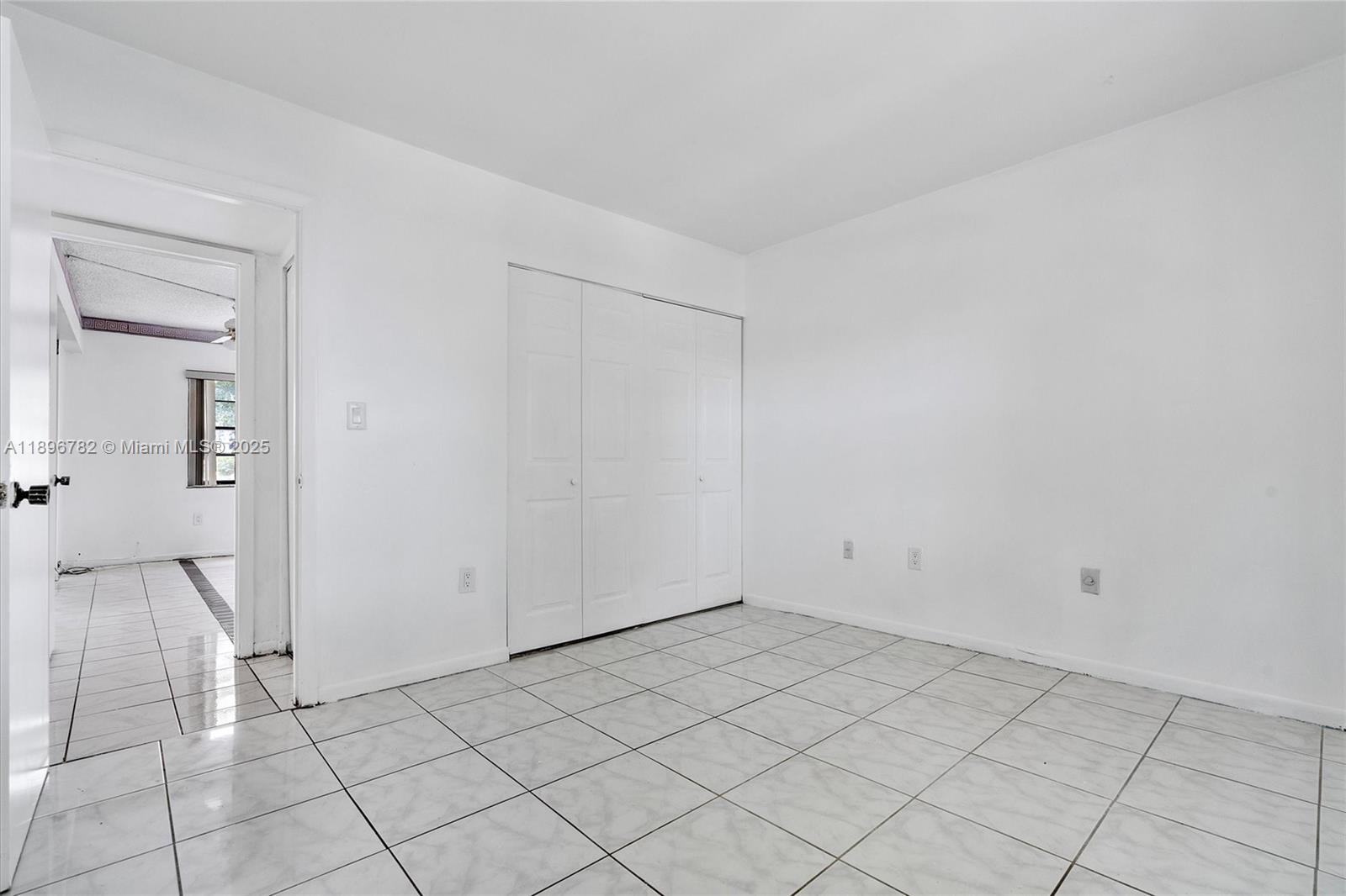 LA ARBOLEDA VILLAGE CONDO - Residential