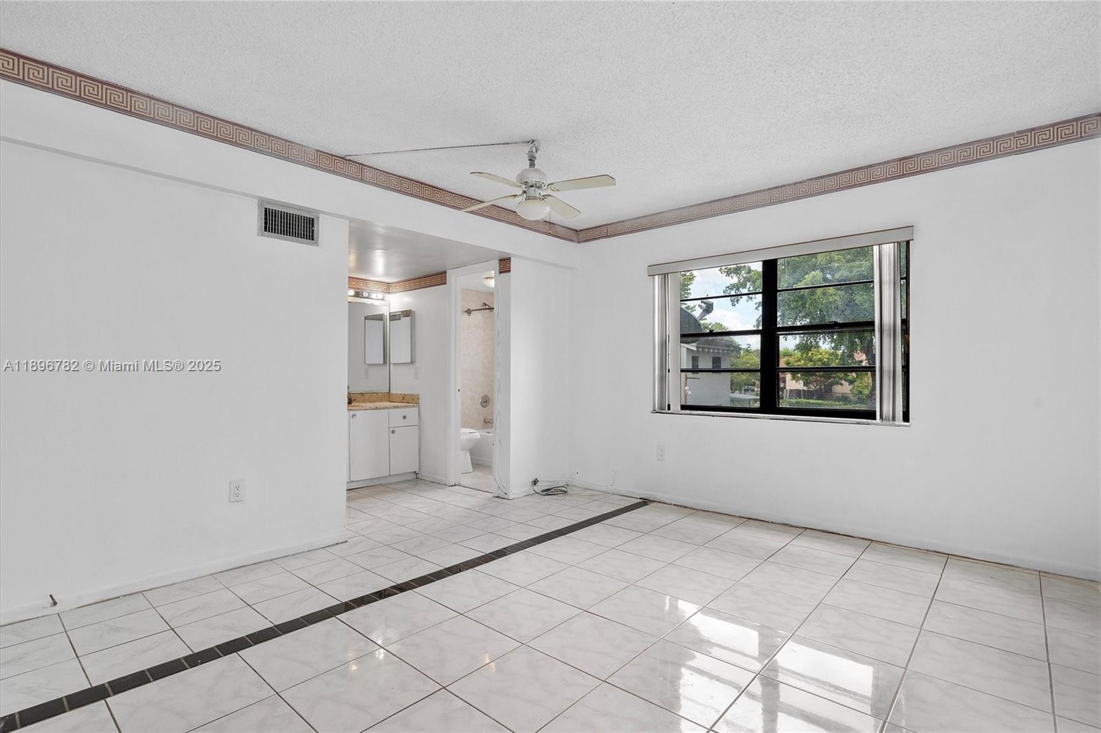 LA ARBOLEDA VILLAGE CONDO - Residential