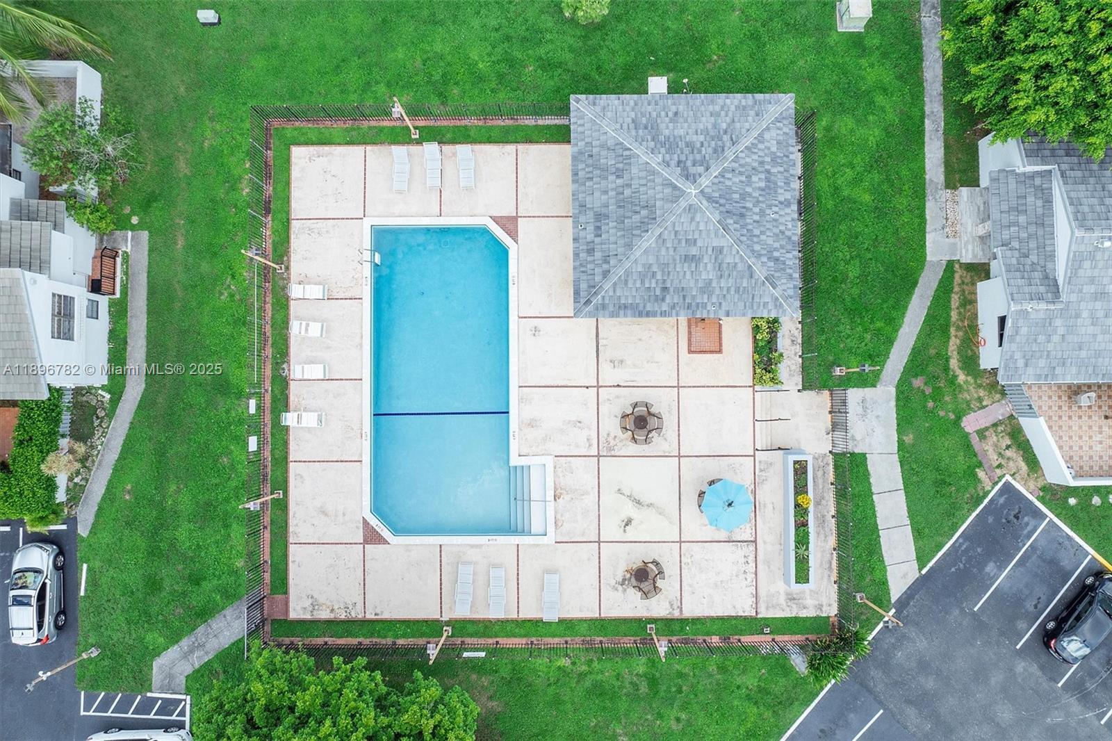 LA ARBOLEDA VILLAGE CONDO - Residential