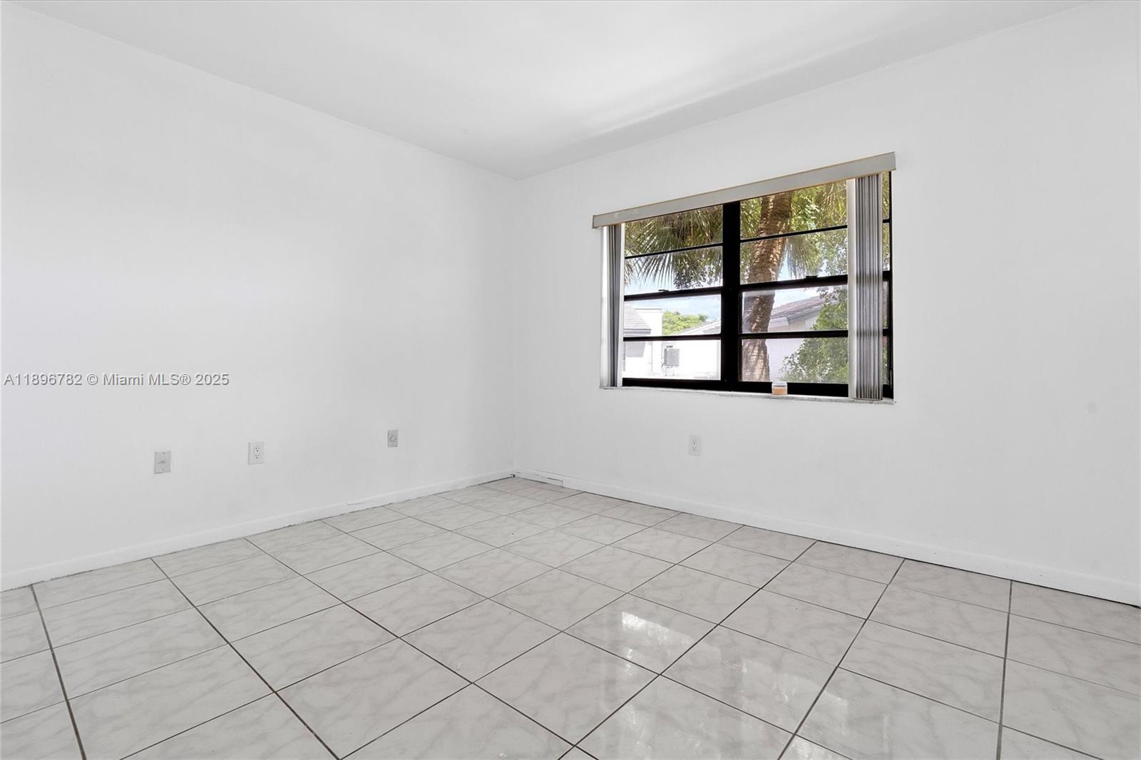 LA ARBOLEDA VILLAGE CONDO - Residential
