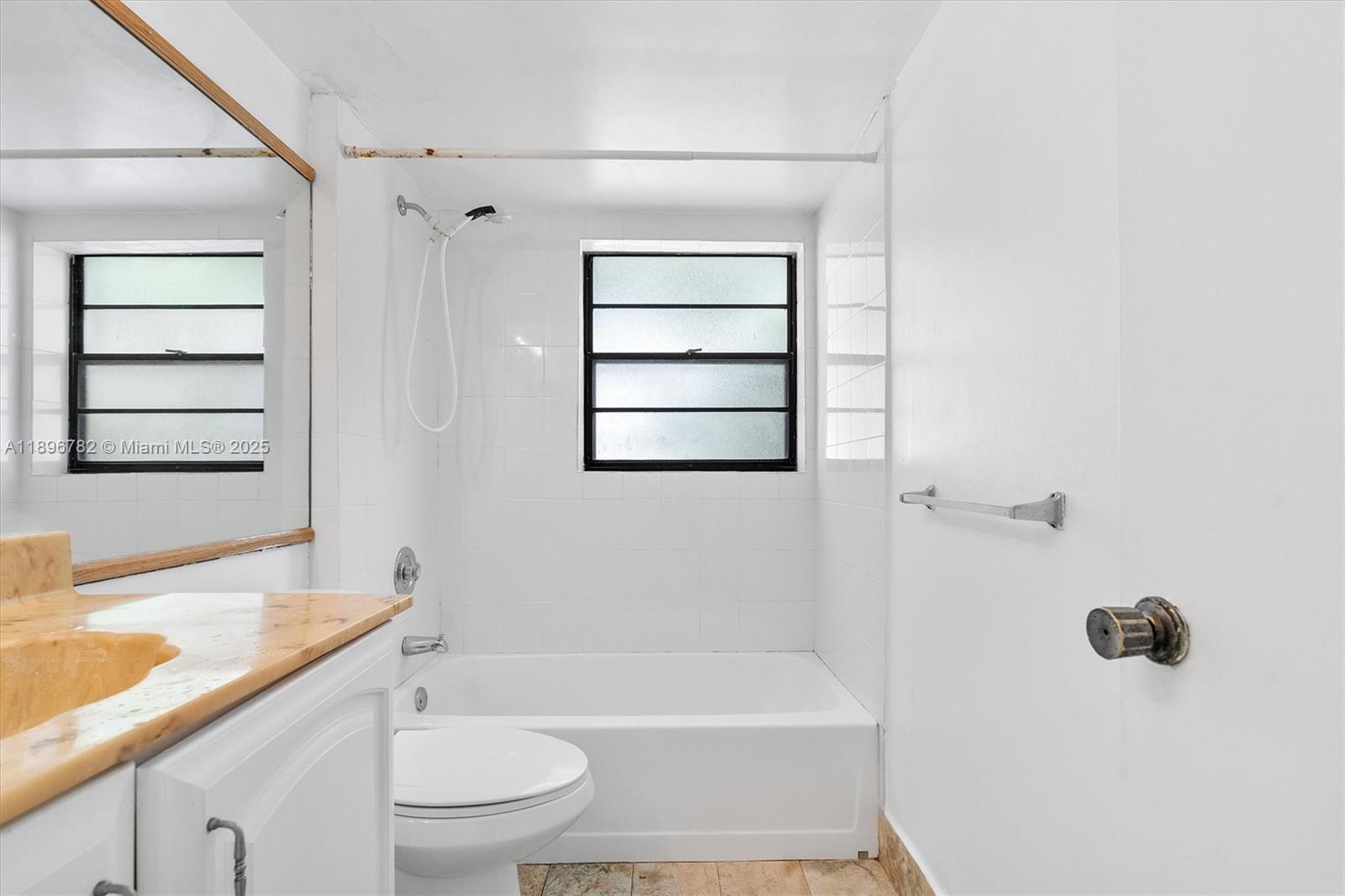 LA ARBOLEDA VILLAGE CONDO - Residential