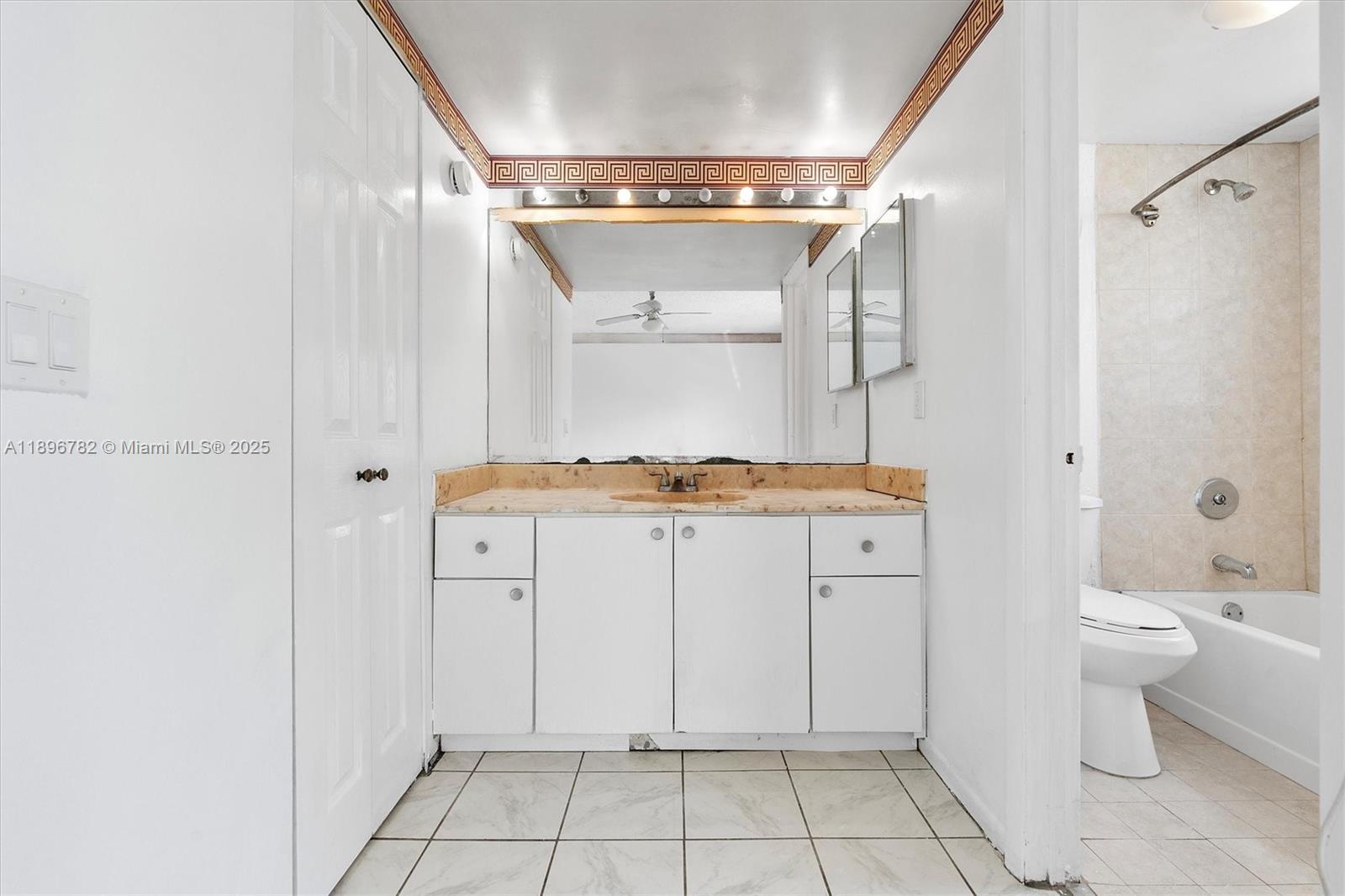 LA ARBOLEDA VILLAGE CONDO - Residential
