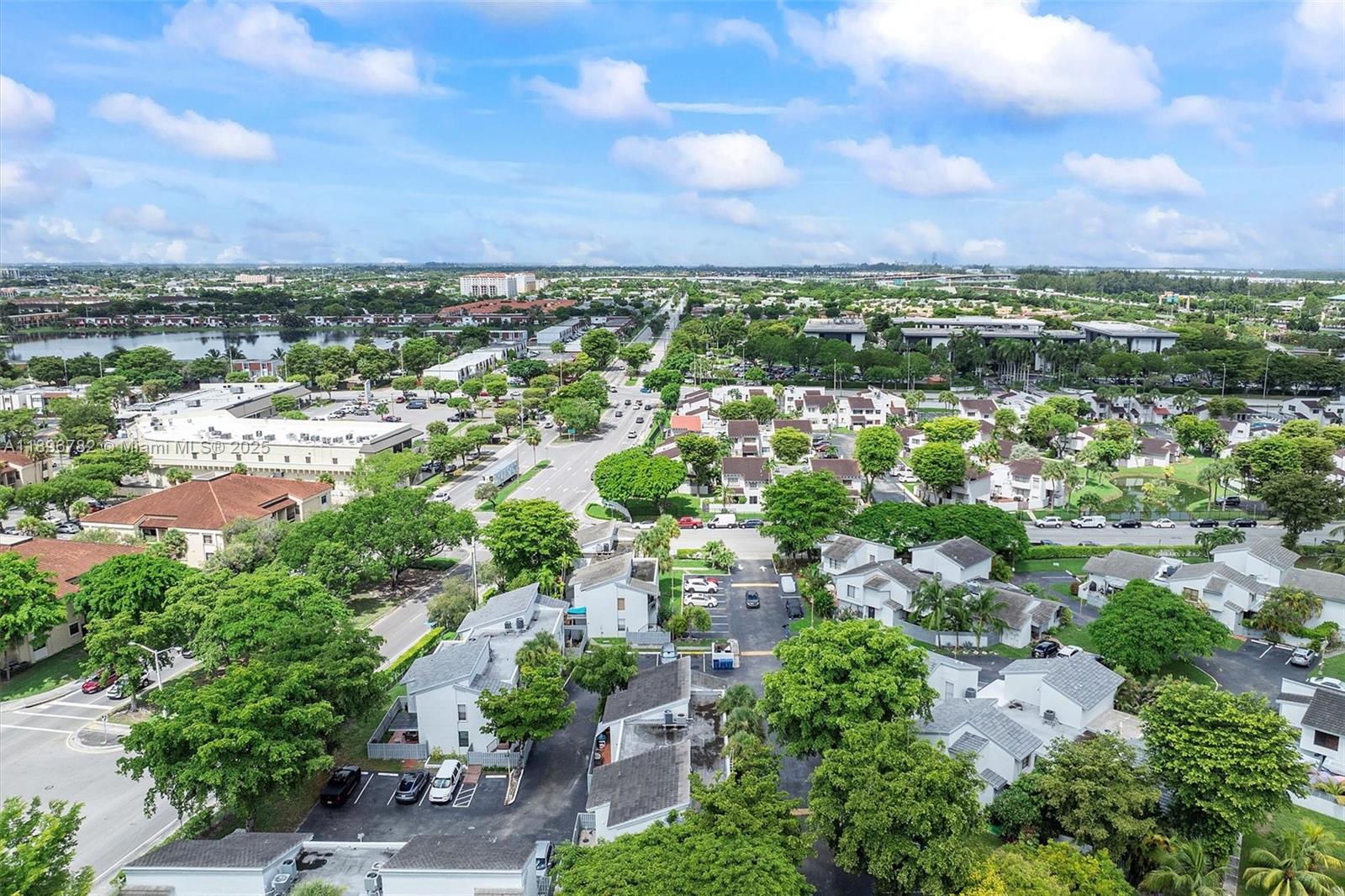 LA ARBOLEDA VILLAGE CONDO - Residential