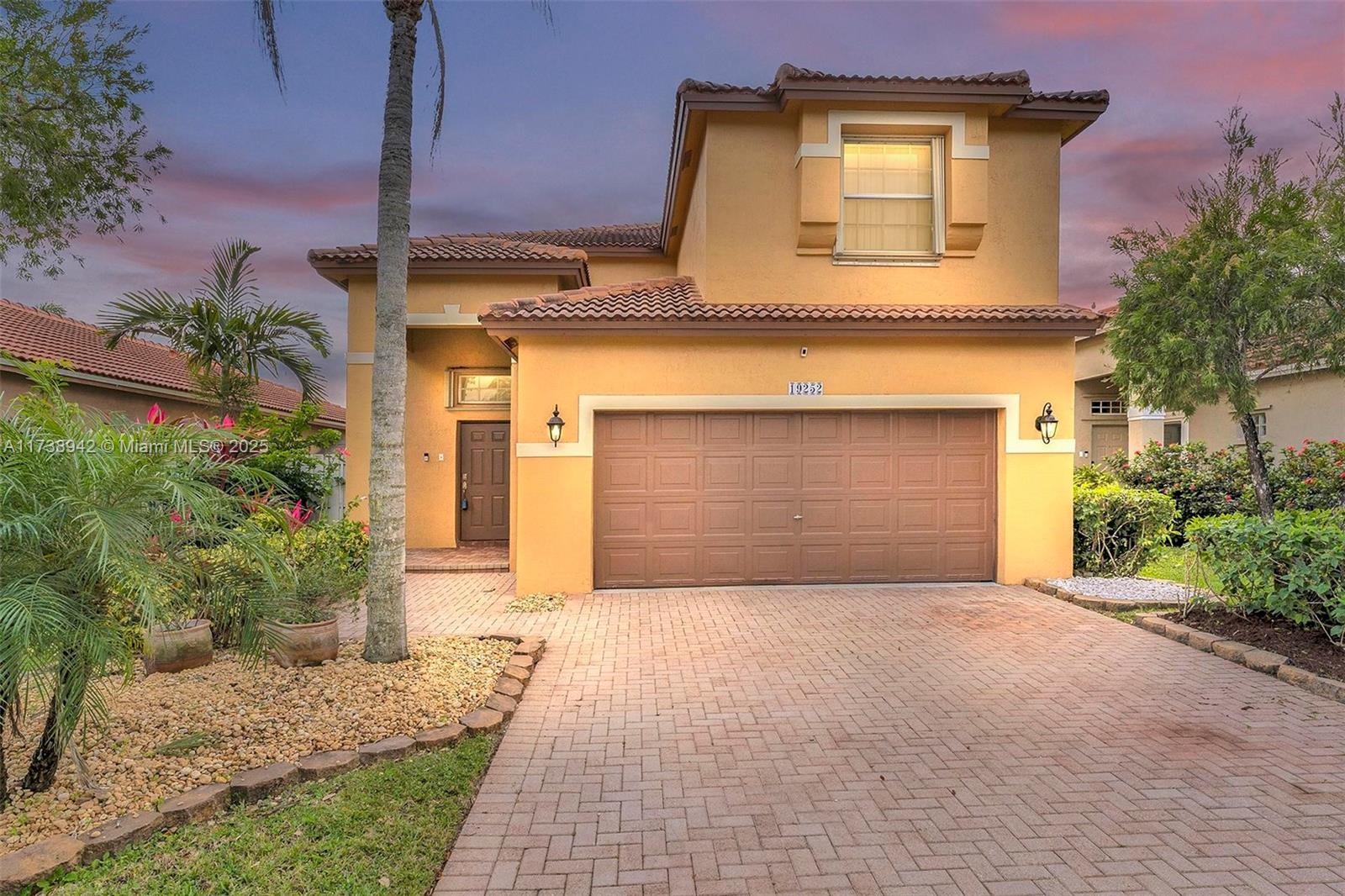 Property for Sale at 19252 Nw 14th St, Pembroke Pines, Miami-Dade County, Florida - Bedrooms: 3 
Bathrooms: 3  - $590,500