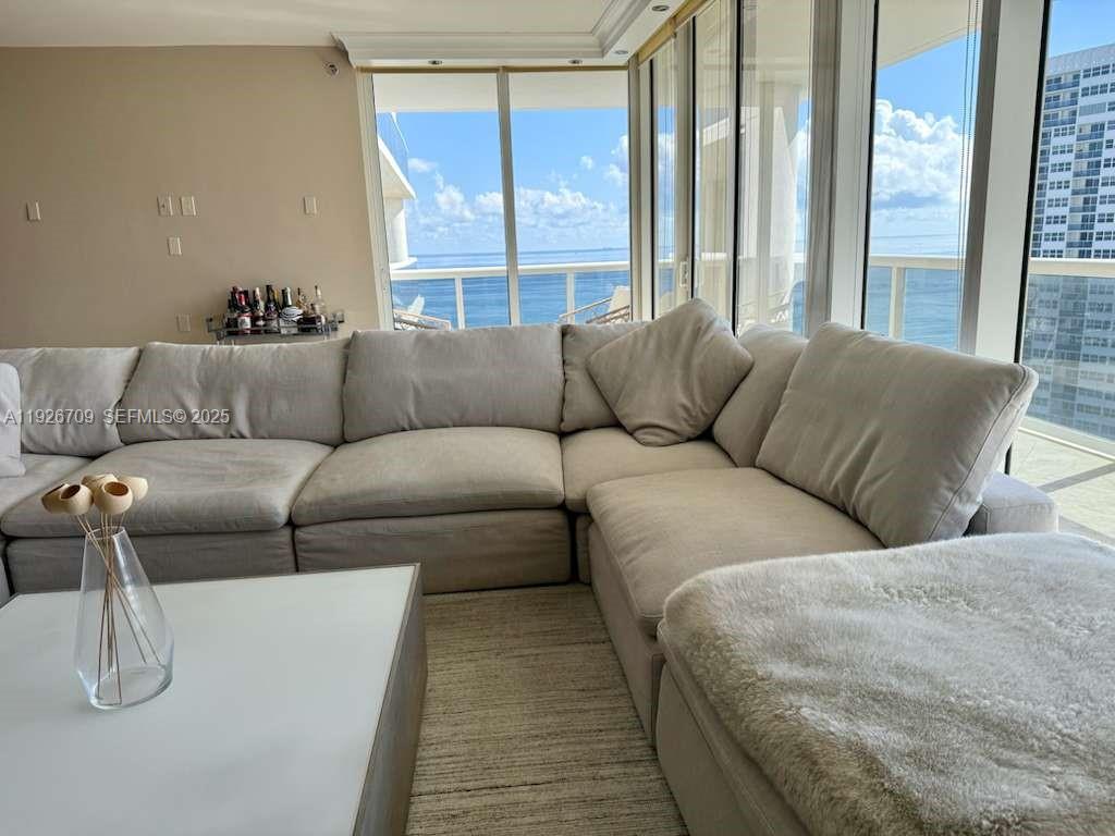 BEACH CLUB CONDO - Residential Lease