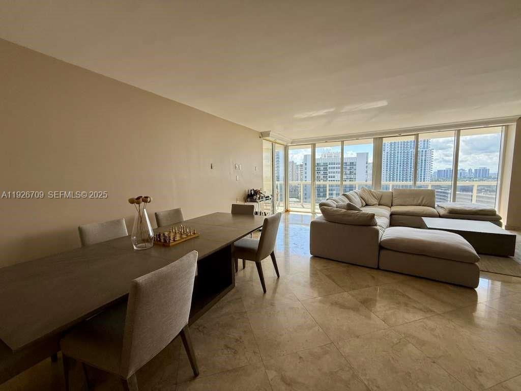 BEACH CLUB CONDO - Residential Lease