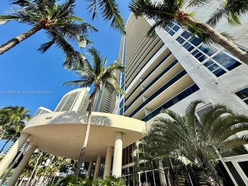 BEACH CLUB CONDO - Residential Lease