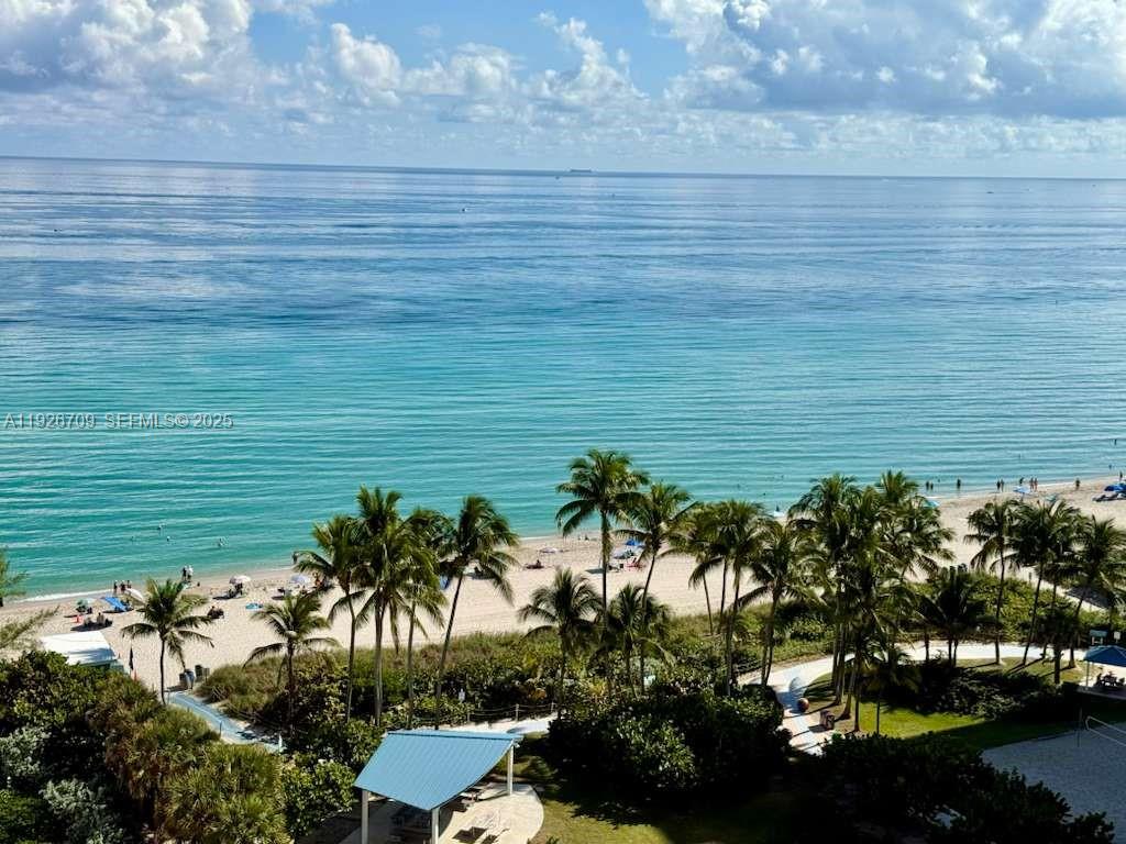 BEACH CLUB CONDO - Residential Lease