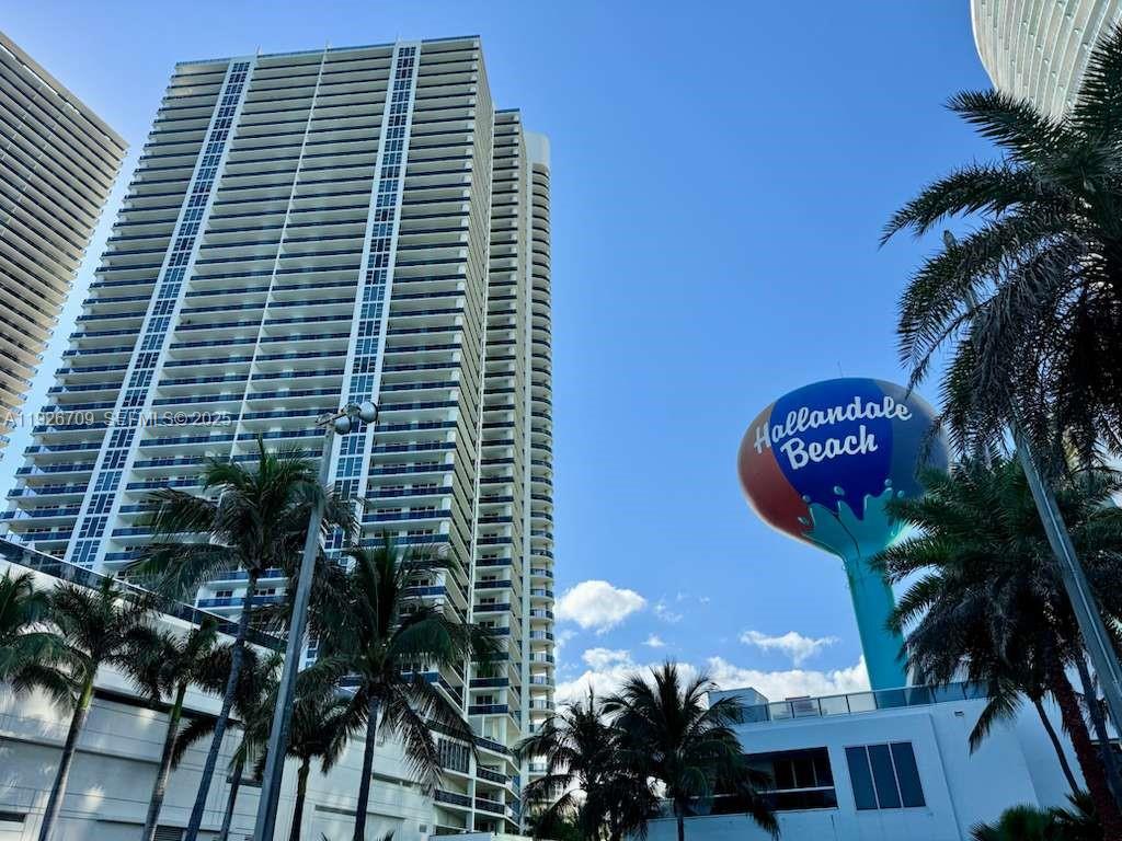 BEACH CLUB CONDO - Residential Lease