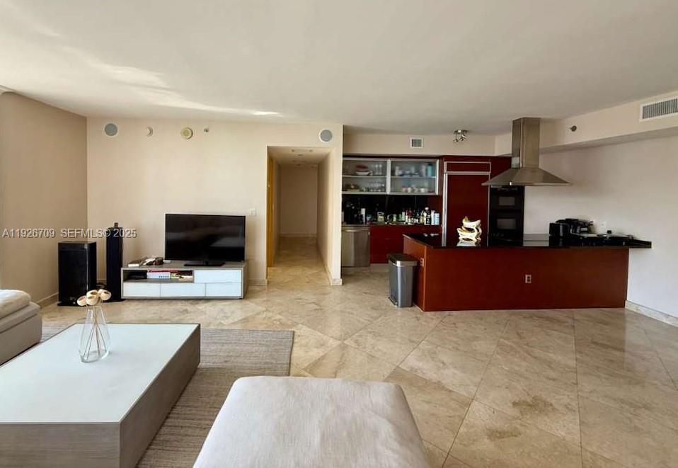 BEACH CLUB CONDO - Residential Lease