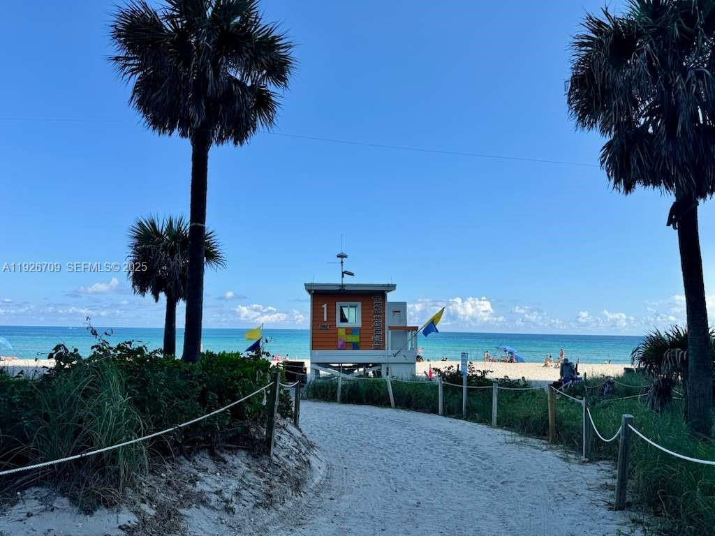 BEACH CLUB CONDO - Residential Lease