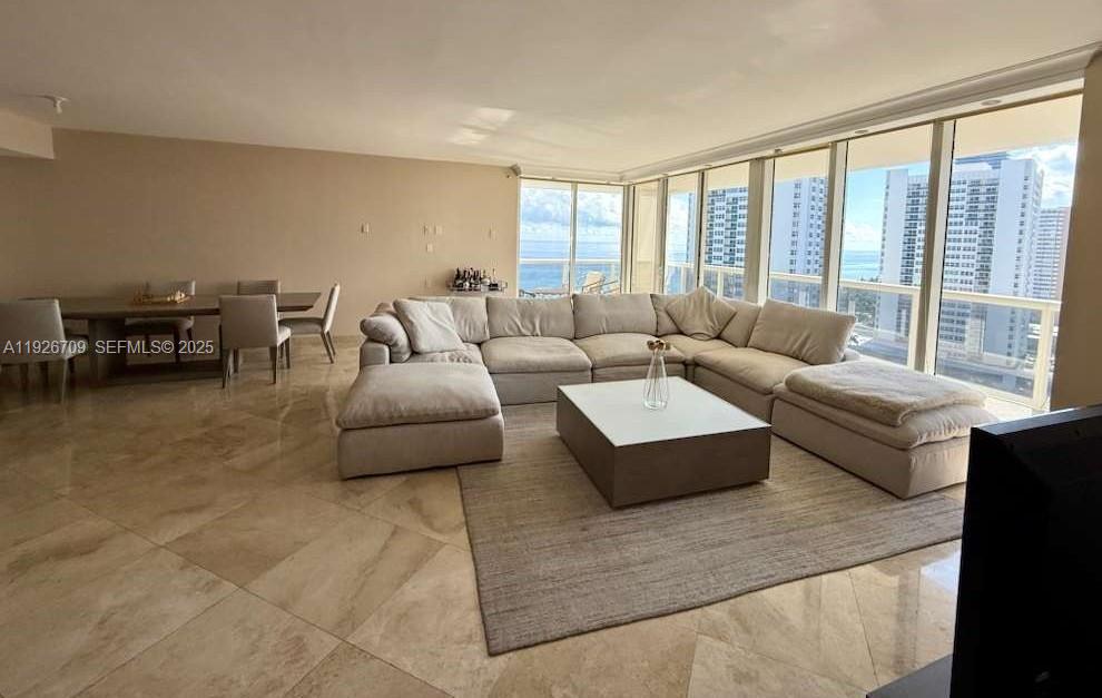 BEACH CLUB CONDO - Residential Lease
