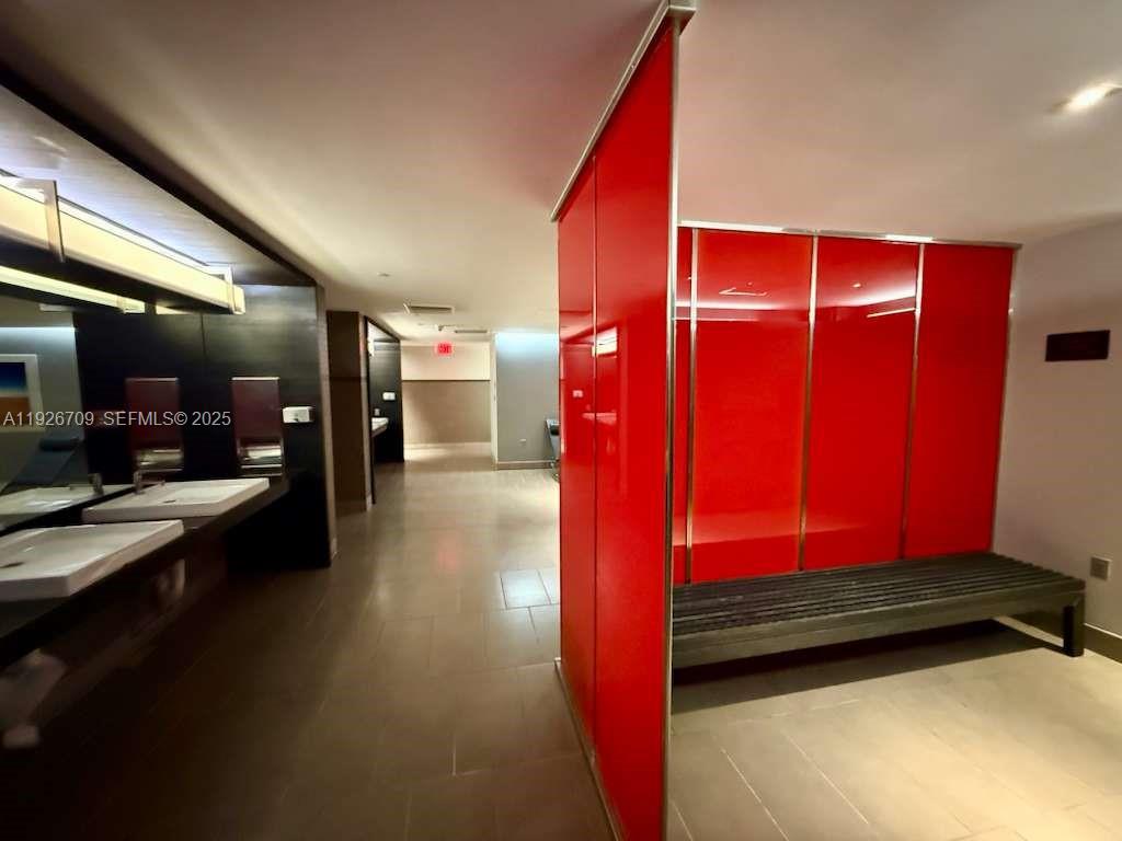 BEACH CLUB CONDO - Residential Lease