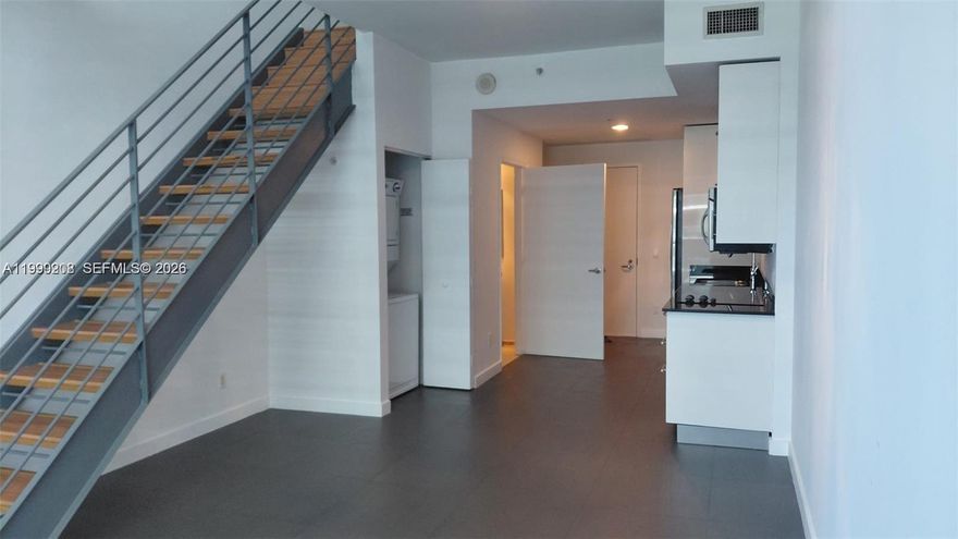 Amazing 1-bedroom loft with 1.5 bathrooms at Infinity Brickell, ideally located in the heart of Brickell’s Financial District. This modern residence offers convenience and comfort in one of Miami’s most desirable neighborhoods. The building features premium amenities, including 24-hour security, covered parking, concierge service, valet parking, a resort-style pool, jacuzzi, state-of-the-art fitness center, business center, and sauna. A must-see opportunity!