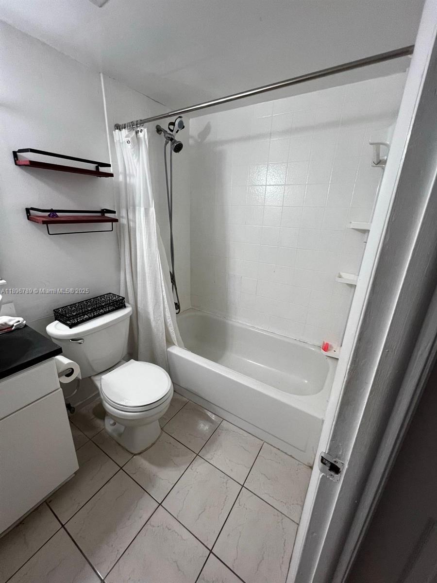 GREYNOLDS PARK CLUB CONDO - Residential