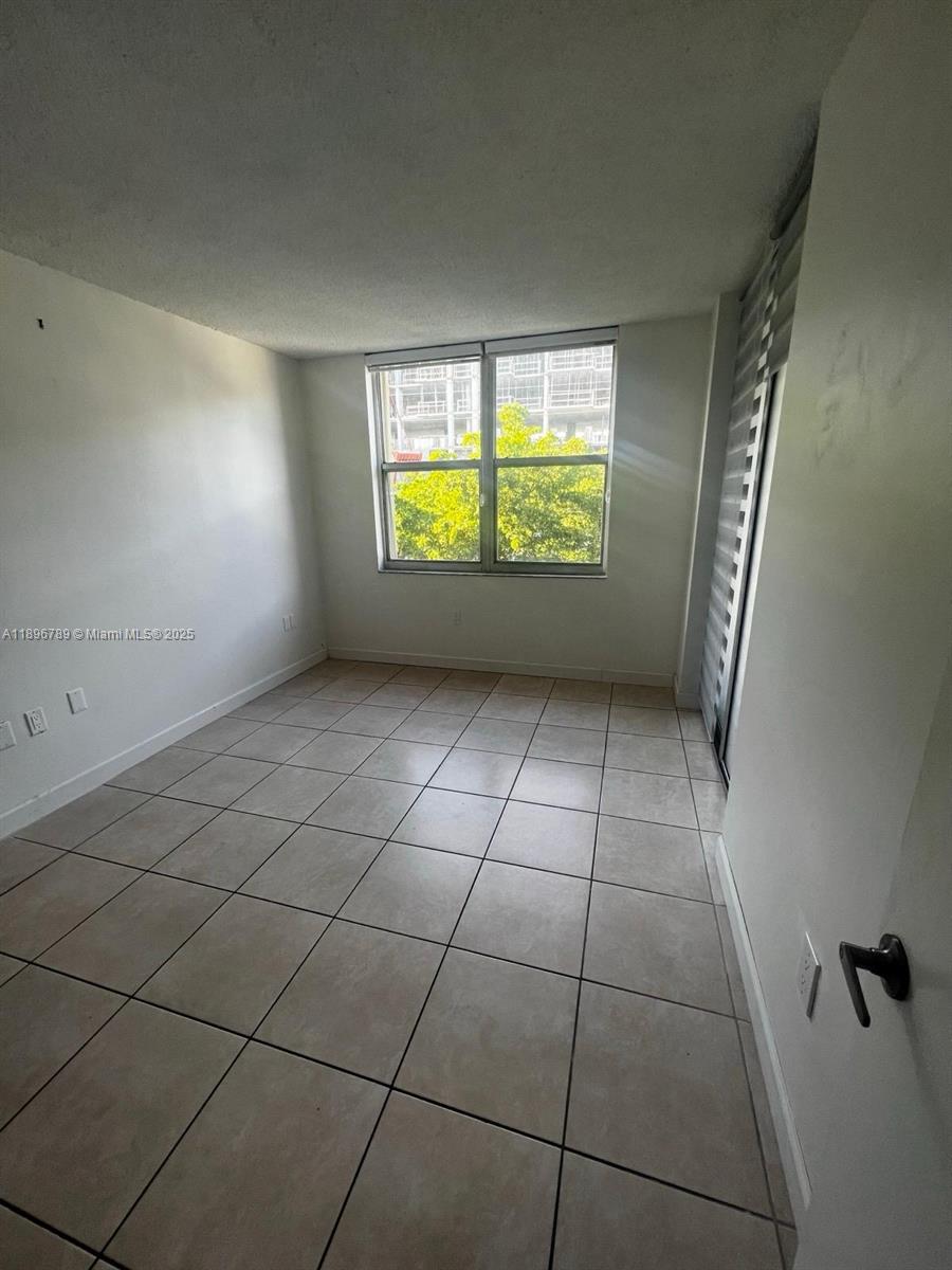 GREYNOLDS PARK CLUB CONDO - Residential